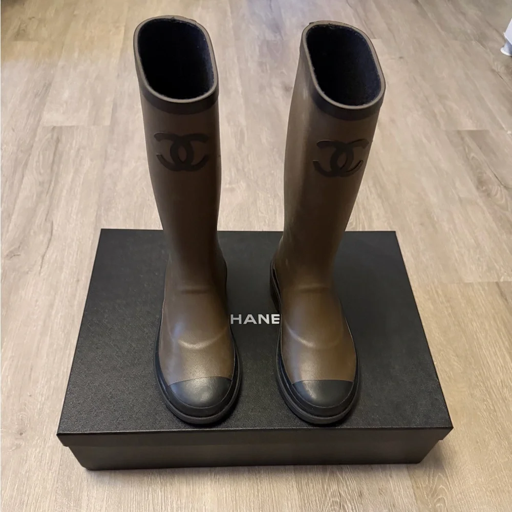 CHANEL Olive and Black Rain Boots SZ 7 - Picture 6 of 14